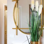 Modernus Butas Prie Ezero Butas *