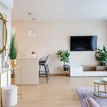 Modernus Butas Prie Ezero Vilnius