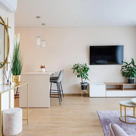 Modernus Butas Prie Ezero Вильнюс